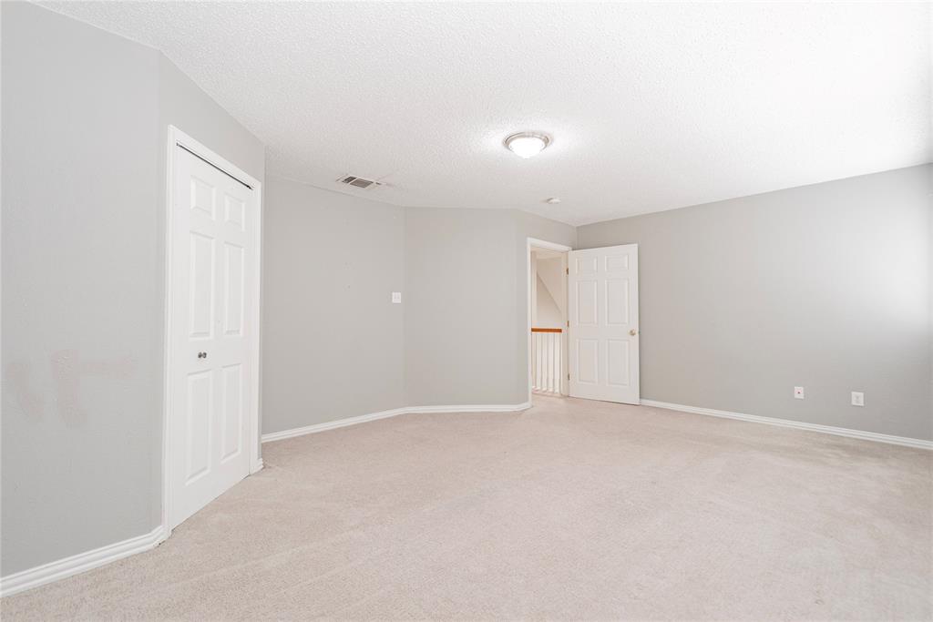 112 Midcrest Drive Irving, TX 75063 - Photo 25 of 37 an empty room with an entryway