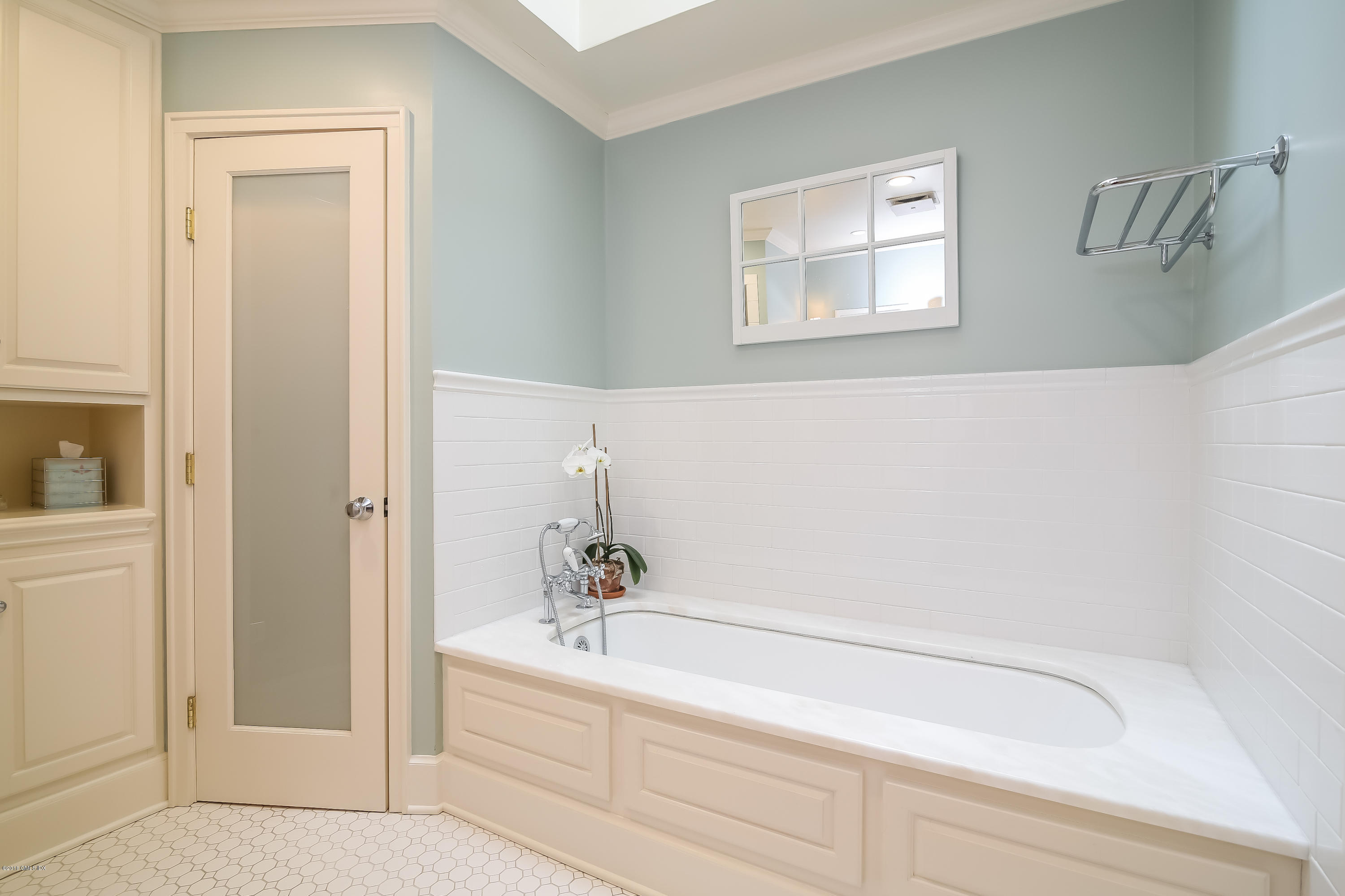 219 Riverside Avenue Riverside, CT 06878 - Photo 25 of 40 a bathroom with a bathtub and a sink