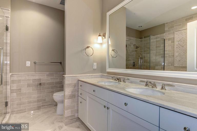 2700 Woodley Road Northwest, Unit PHPENTHOUSE VARIES Washington, DC 20008 - Photo 18 of 25 Bath
