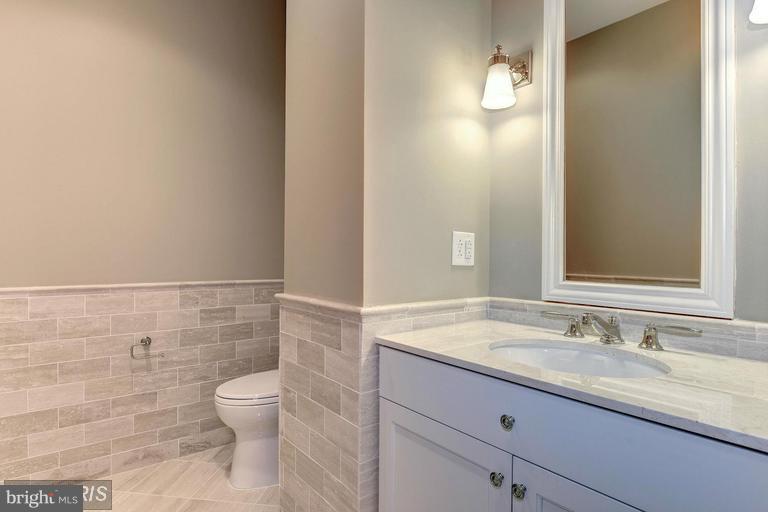 2700 Woodley Road Northwest, Unit PHPENTHOUSE VARIES Washington, DC 20008 - Photo 21 of 25 Bath