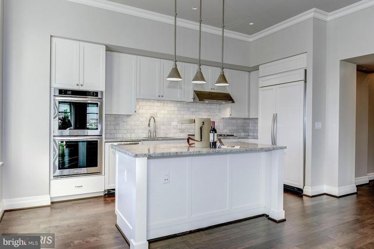 2700 Woodley Road Northwest, Unit PHPENTHOUSE VARIES Washington, DC 20008 - Photo 9 of 25 Kitchen