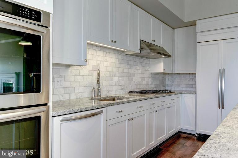 2700 Woodley Road Northwest, Unit PHPENTHOUSE VARIES Washington, DC 20008 - Photo 10 of 25 Kitchen
