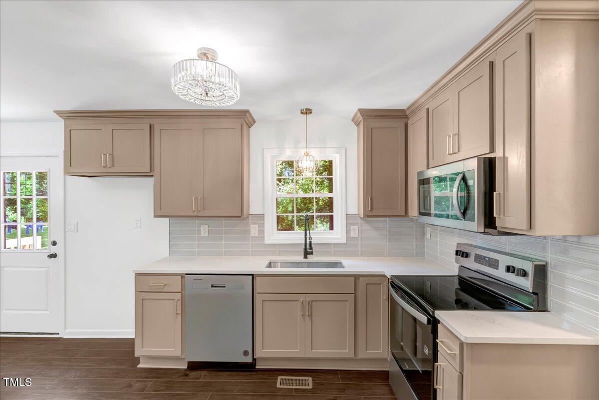 185 Grove Hill Road Macon, NC 27551 - Photo 8 of 24 11-DSC03165