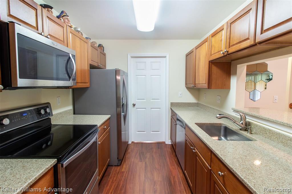 3620 Oakmonte Boulevard Rochester, MI 48306 - Photo 9 of 41