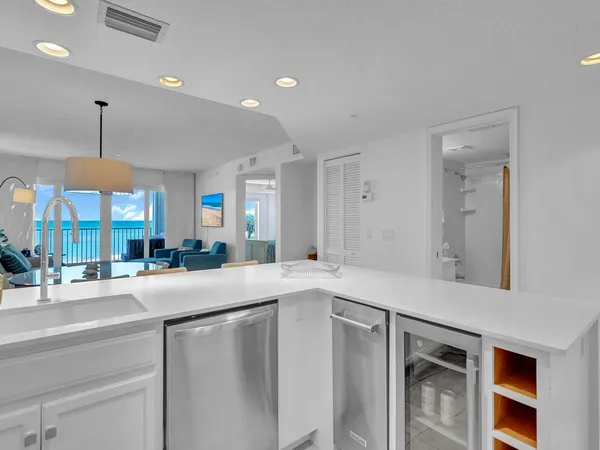 $8,000 | 2700 Ocean Drive, Unit 300, Vero Beach, FL 32963