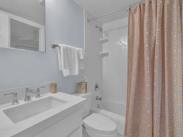 $8,000 | 2700 Ocean Drive, Unit 300, Vero Beach, FL 32963