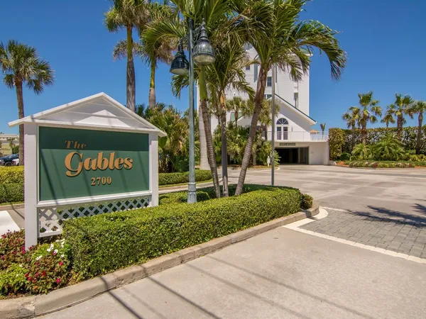 $8,000 | 2700 Ocean Drive, Unit 300, Vero Beach, FL 32963