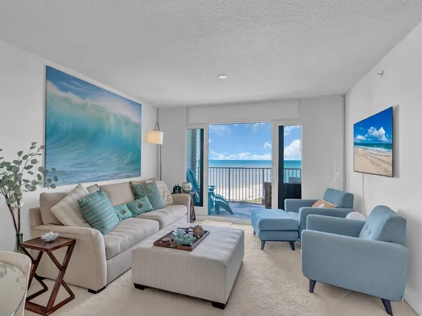 $8,000 | 2700 Ocean Drive, Unit 300, Vero Beach, FL 32963