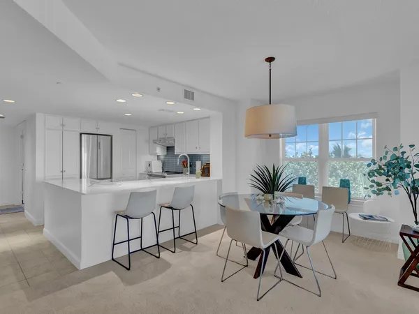 $8,000 | 2700 Ocean Drive, Unit 300, Vero Beach, FL 32963