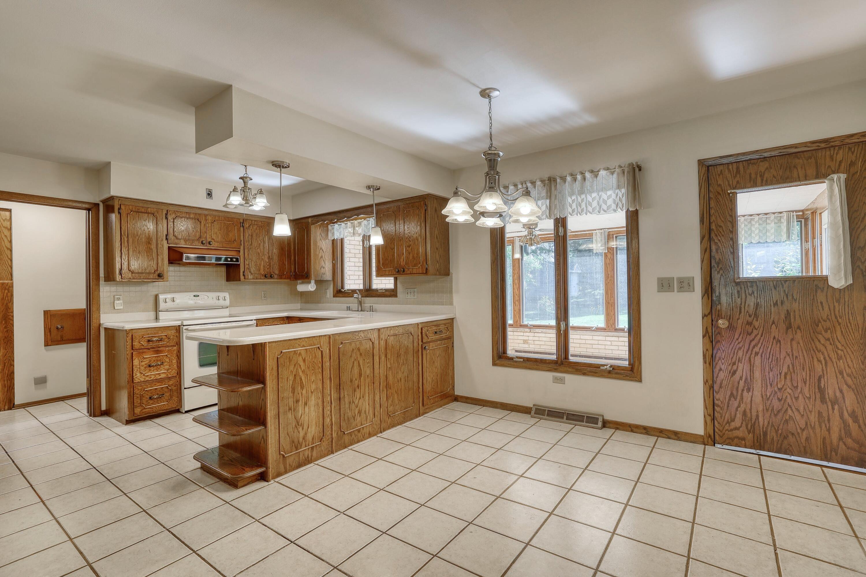 3910 Fresno Road Brookfield, WI 53045 - Photo 2 of 47 Kitchen