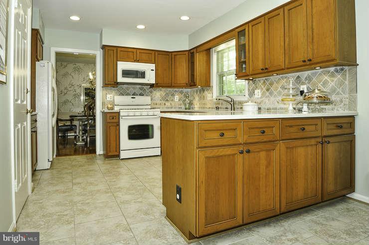 10149 Red Spruce Road Fairfax, VA 22032 - Photo 4 of 24 Kitchen