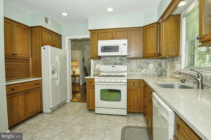 10149 Red Spruce Road Fairfax, VA 22032 - Photo 5 of 24 Kitchen