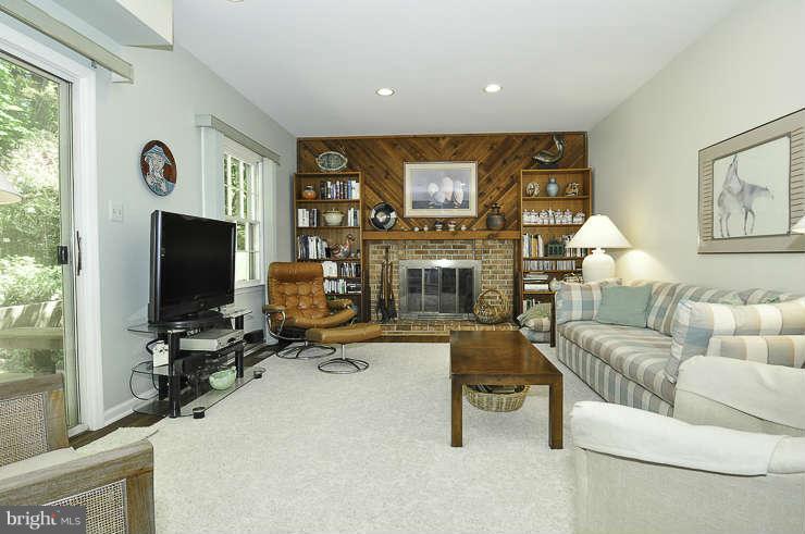10149 Red Spruce Road Fairfax, VA 22032 - Photo 6 of 24 Family Room