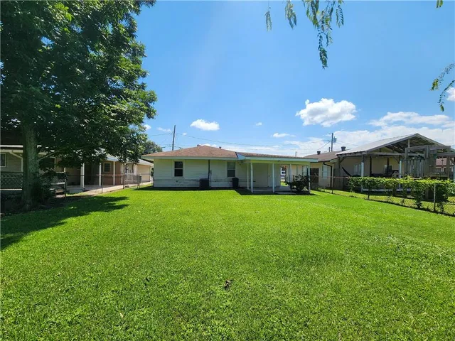 $1,800 | 110 Vista Drive, Belle Chasse, LA 70037