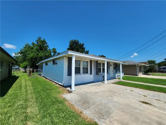$1,800 | 110 Vista Drive, Belle Chasse, LA 70037
