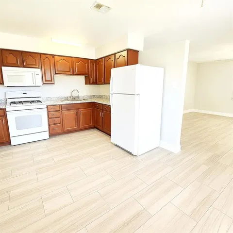 $1,800 | 110 Vista Drive, Belle Chasse, LA 70037