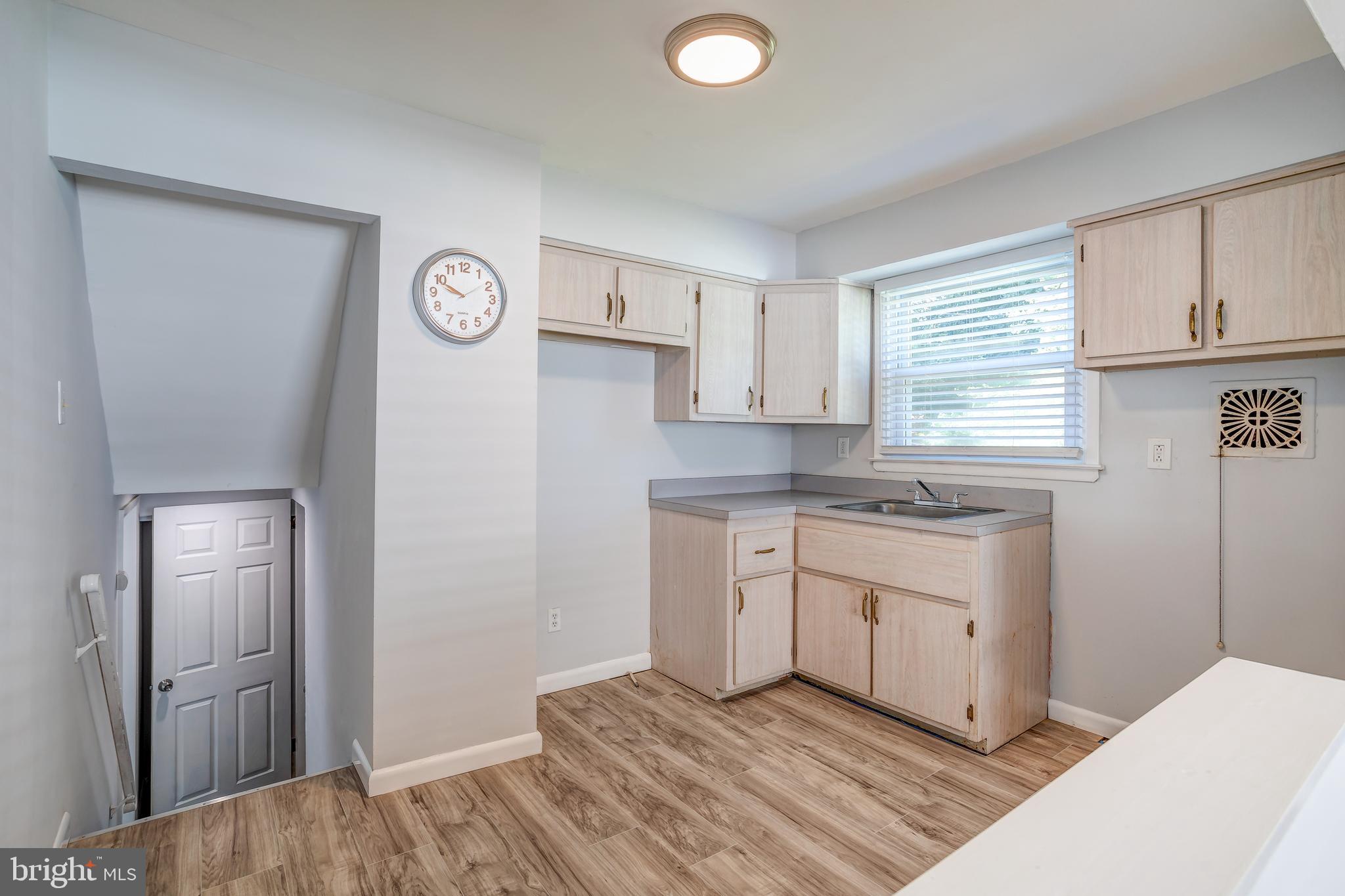 614 Wynnbrook Road Secane, PA 19018 - Photo 11 of 18 Kitchen