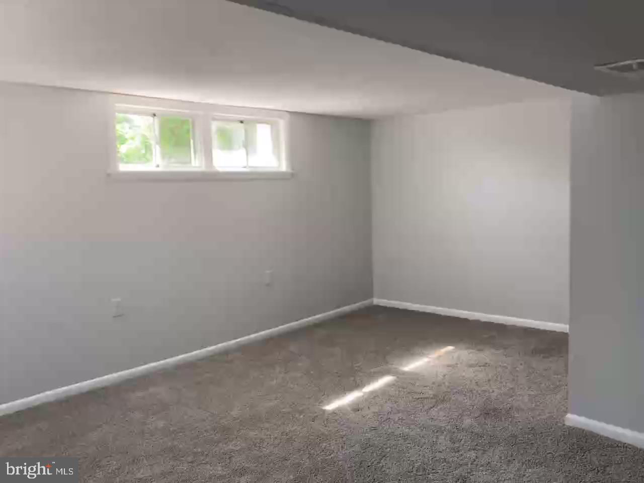 614 Wynnbrook Road Secane, PA 19018 - Photo 16 of 18 Family Room
