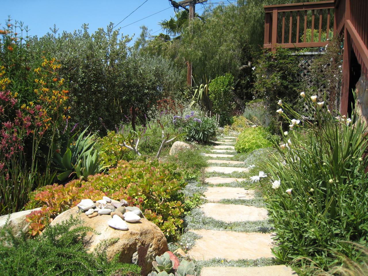 25 Rubio Road Santa Barbara, CA 93103 - Photo 14 of 18 Front Flagstone Path