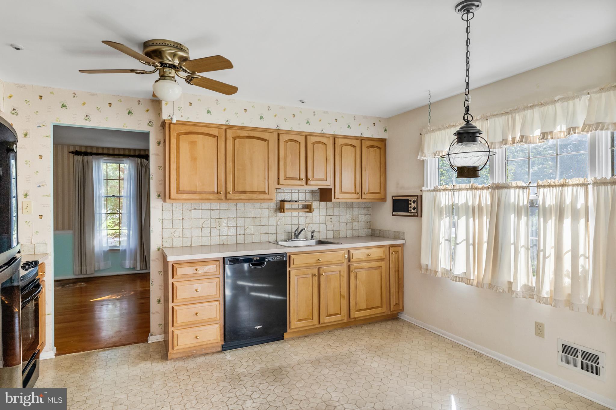 124 Pine Valley Road Cherry Hill, NJ 08034 - Photo 12 of 36