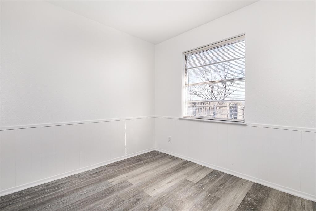 800 Overhill Court Hurst, TX 76053 - Photo 18 of 26 an empty room with a window
