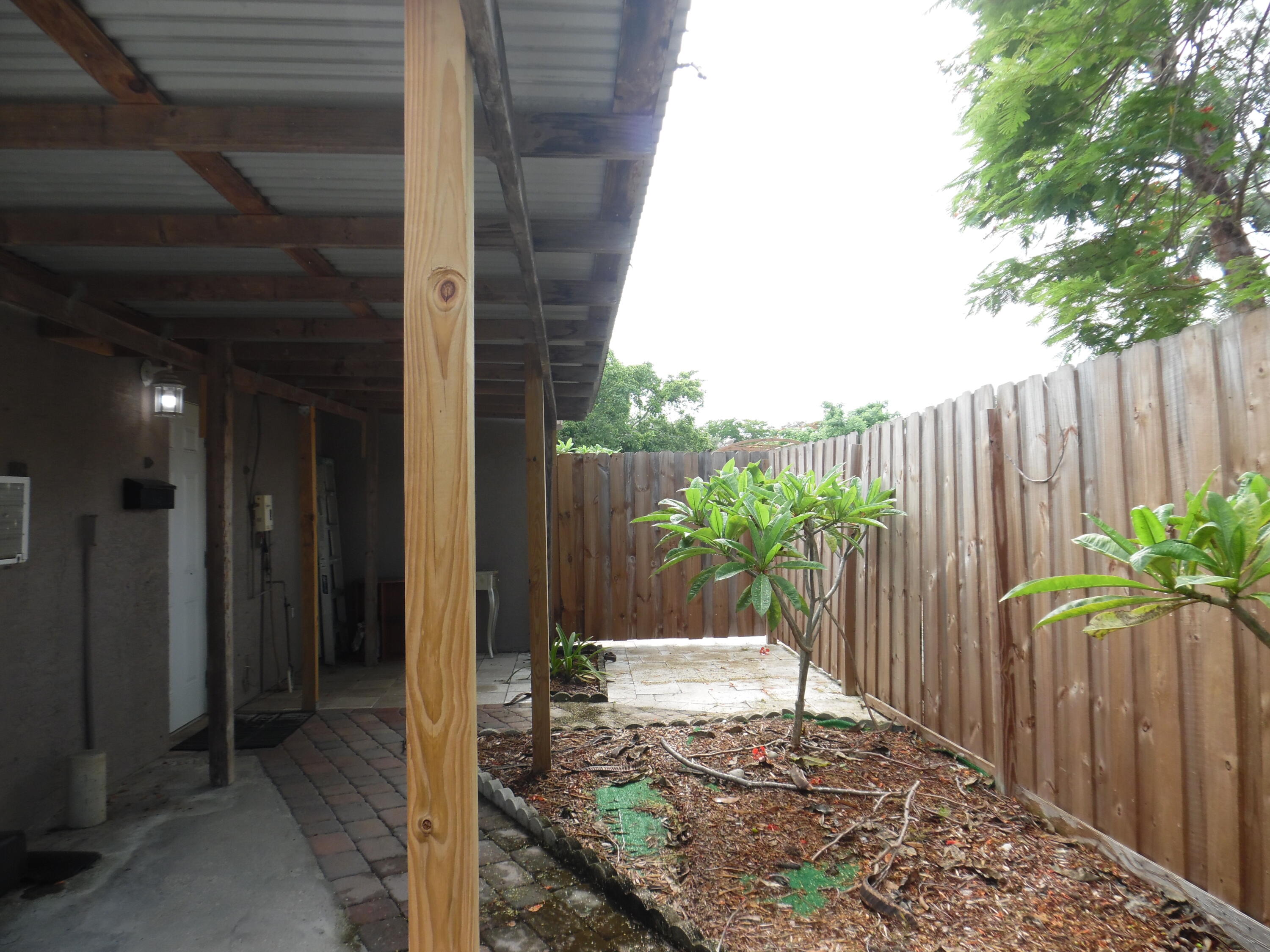 1205 B Mathis Street Lake Worth, FL 33461 - Photo 3 of 15 SAM_1640