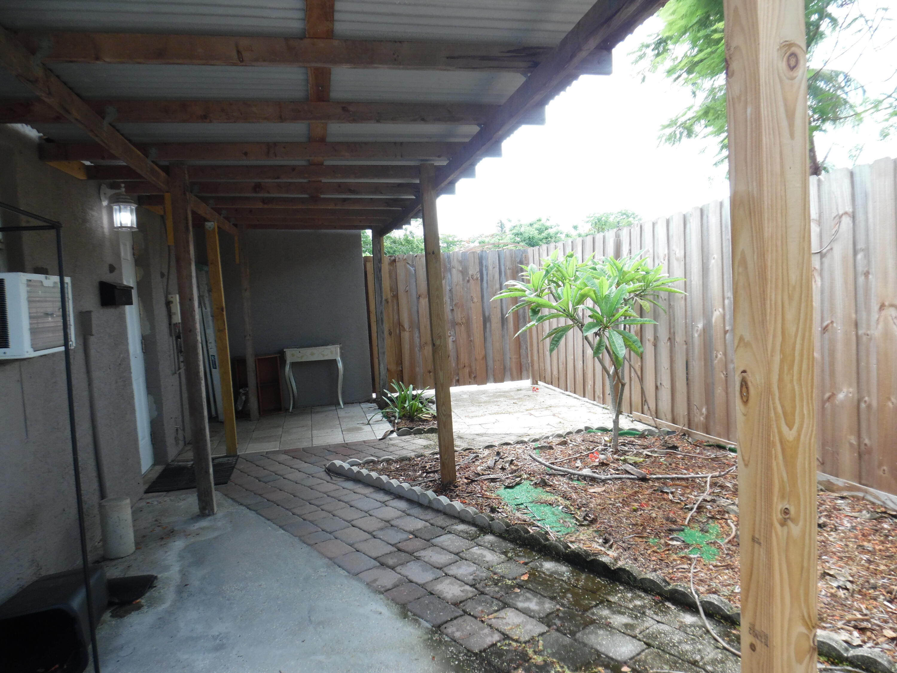 1205 B Mathis Street Lake Worth, FL 33461 - Photo 4 of 15 SAM_1639