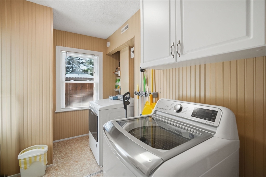 958 Parker Street Springfield, MA 01129 - Photo 21 of 34