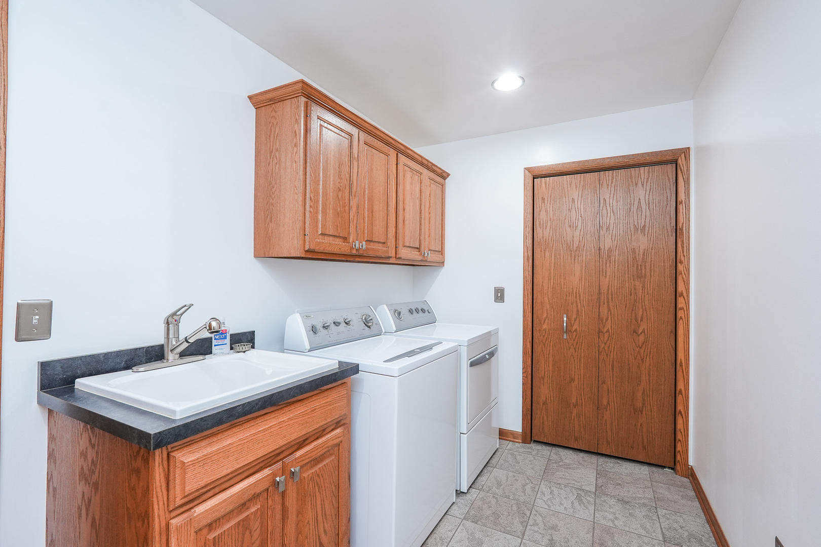 1135 Eagle Circle Bourbonnais, IL 60914 - Photo 28 of 36 a utility room with sink dryer and washer