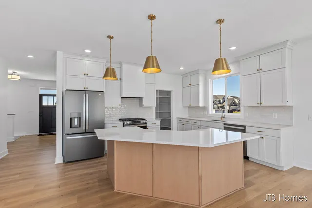 $620,000 | 11386 Shoreline Drive, Unit 114, Allendale, MI 49401