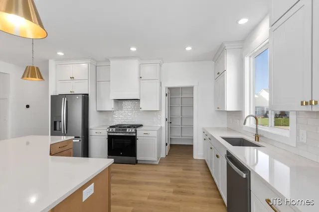 $620,000 | 11386 Shoreline Drive, Unit 114, Allendale, MI 49401