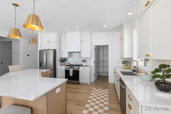 $610,000 | 11386 Shoreline Drive, Unit 114, Allendale, MI 49401