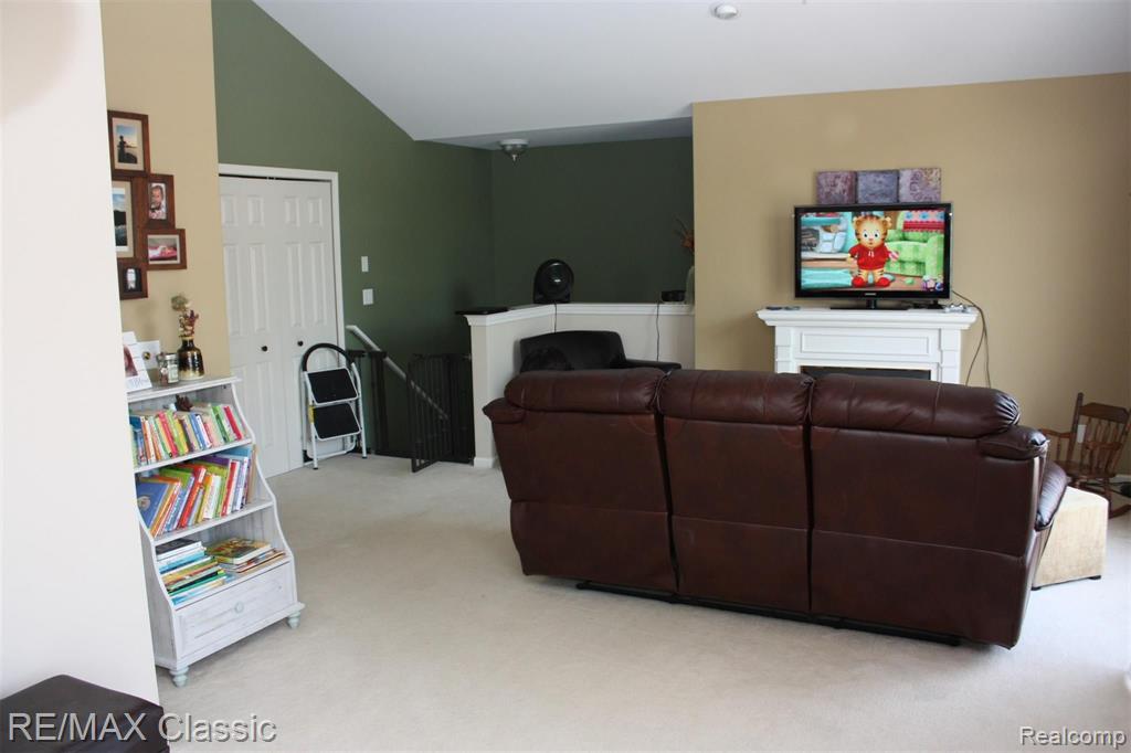 1873 Flagstone Circle Rochester, MI 48307 - Photo 5 of 13 Gallery Image 5