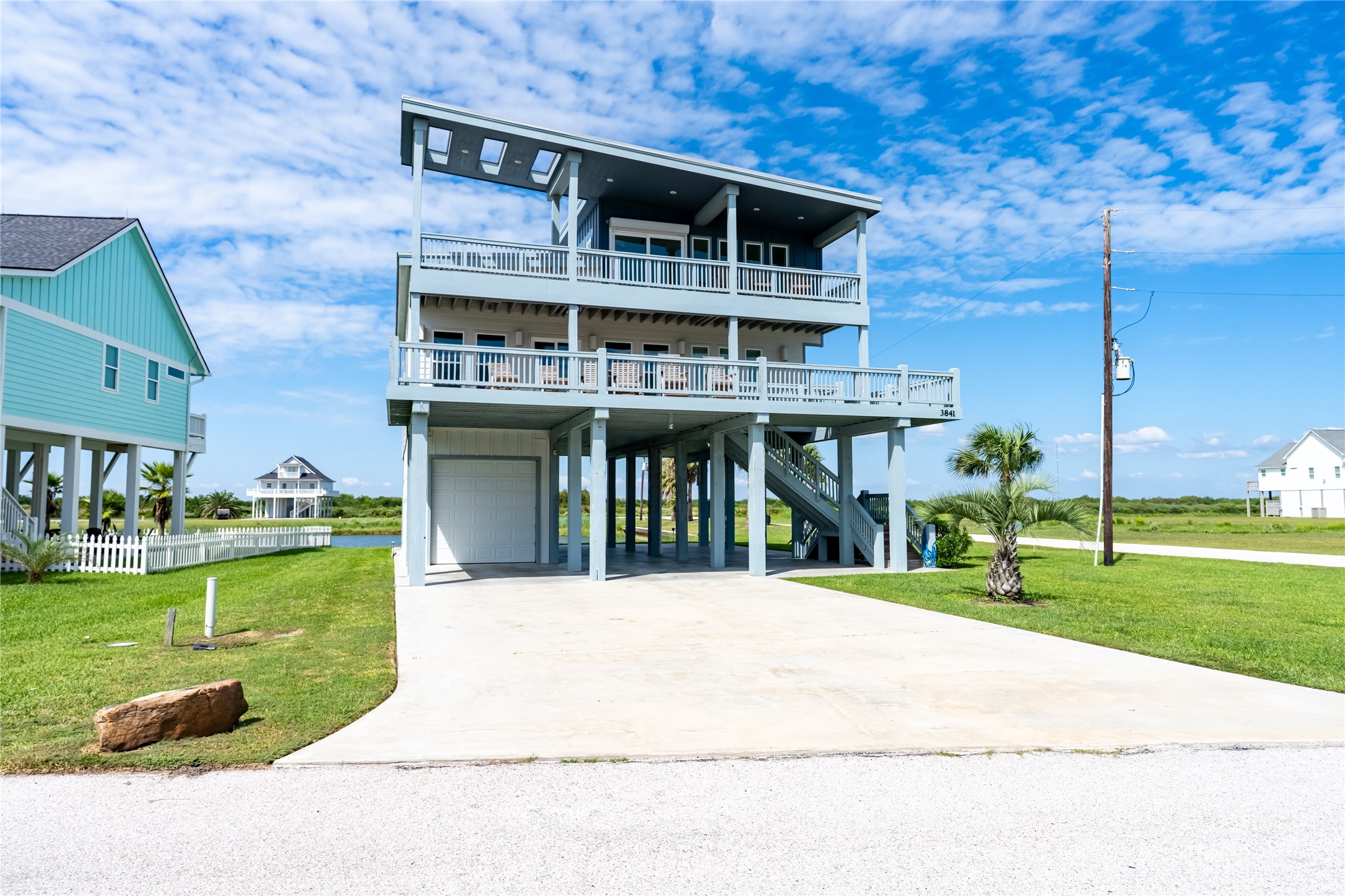 3841 Biscayne Beach Road Crystal Beach, TX 77650 - Photo 7 of 47 Gallery Image 7