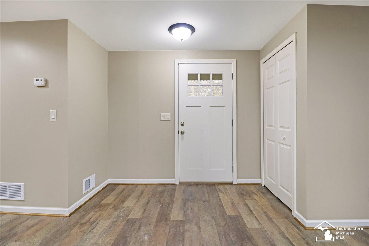 22699 Merriman Road New Boston, MI 48164 - Photo 2 of 40 31366825-1.JPG