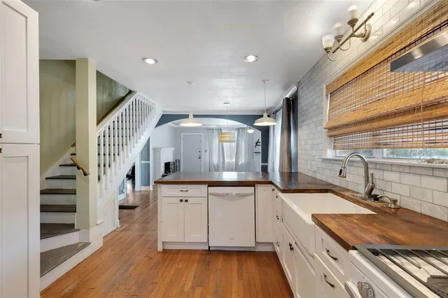 an empty room with window and a ceiling fan