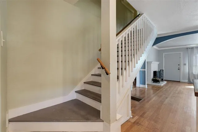 a view of a wooden fence