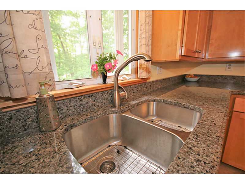 44 Lockwood Road Cumberland, RI 02864 - Photo 6 of 14 Kitchen.