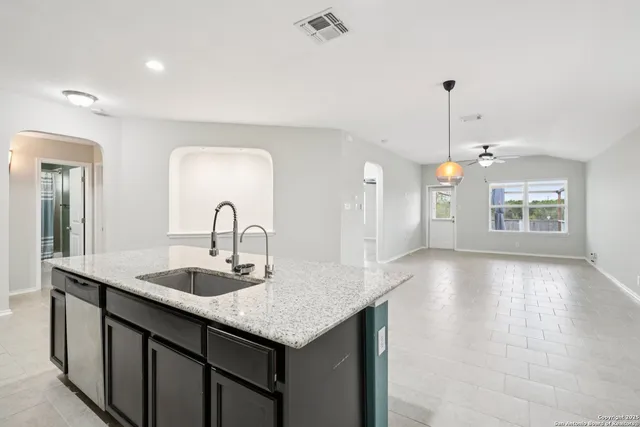 $1,900 | 14046 Cremello Falls, San Antonio, TX 78254