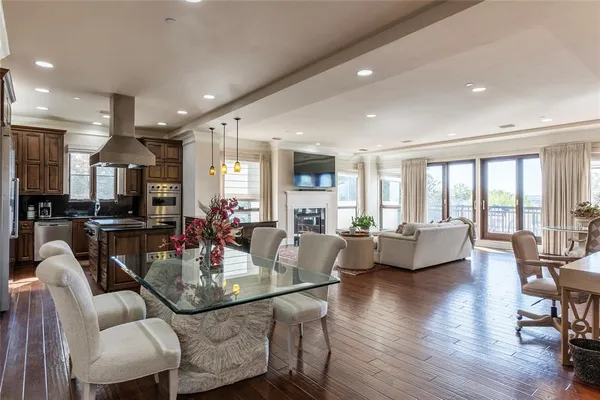 $689,900 | 501 Samuels Avenue, Unit 110, Fort Worth, TX 76102