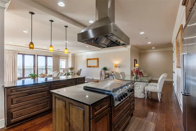 $699,900 | 501 Samuels Avenue, Unit 110, Fort Worth, TX 76102