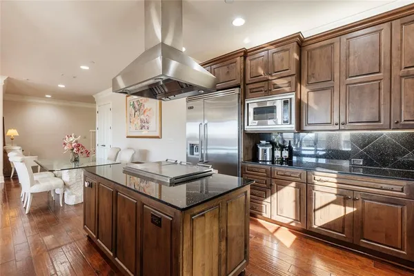 $689,900 | 501 Samuels Avenue, Unit 110, Fort Worth, TX 76102