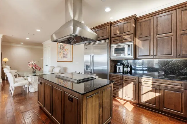 $699,900 | 501 Samuels Avenue, Unit 110, Fort Worth, TX 76102