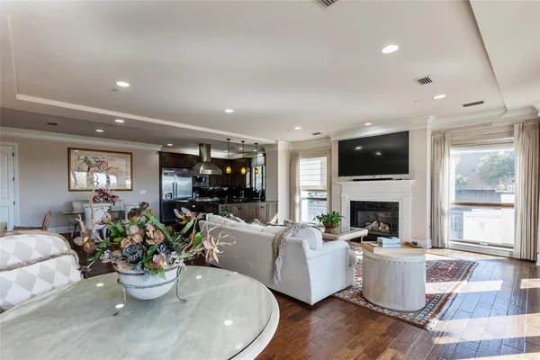 $689,900 | 501 Samuels Avenue, Unit 110, Fort Worth, TX 76102