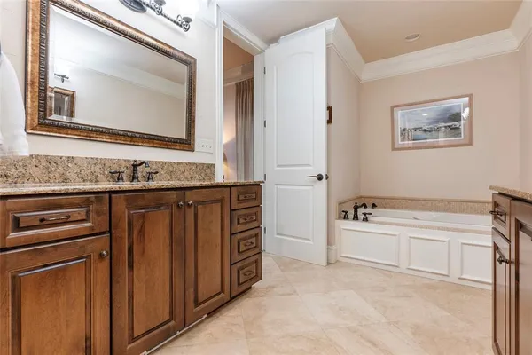 $689,900 | 501 Samuels Avenue, Unit 110, Fort Worth, TX 76102