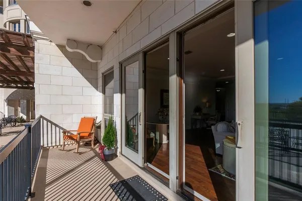 $689,900 | 501 Samuels Avenue, Unit 110, Fort Worth, TX 76102