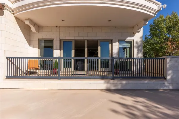 $689,900 | 501 Samuels Avenue, Unit 110, Fort Worth, TX 76102