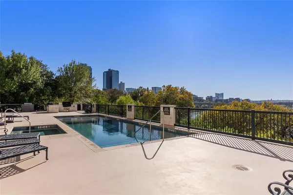 $689,900 | 501 Samuels Avenue, Unit 110, Fort Worth, TX 76102