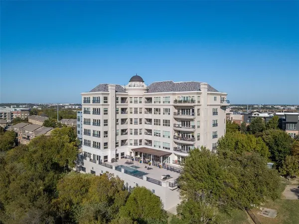 $689,900 | 501 Samuels Avenue, Unit 110, Fort Worth, TX 76102