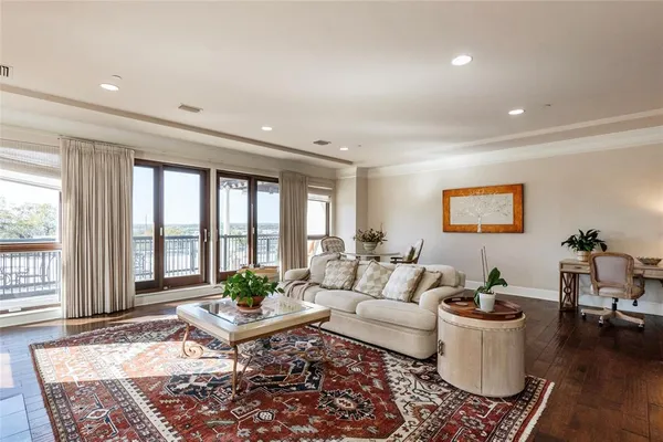$689,900 | 501 Samuels Avenue, Unit 110, Fort Worth, TX 76102